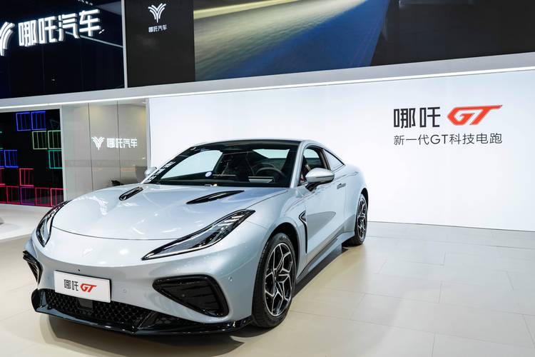 广州339哪吒汽车在智能汽车领域的表现，领途汽车在新能源汽车市场中的影响力